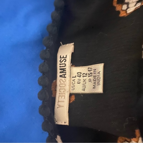 Amuse Society Women Black Large India Cross Chest Top - Picture 2 of 6